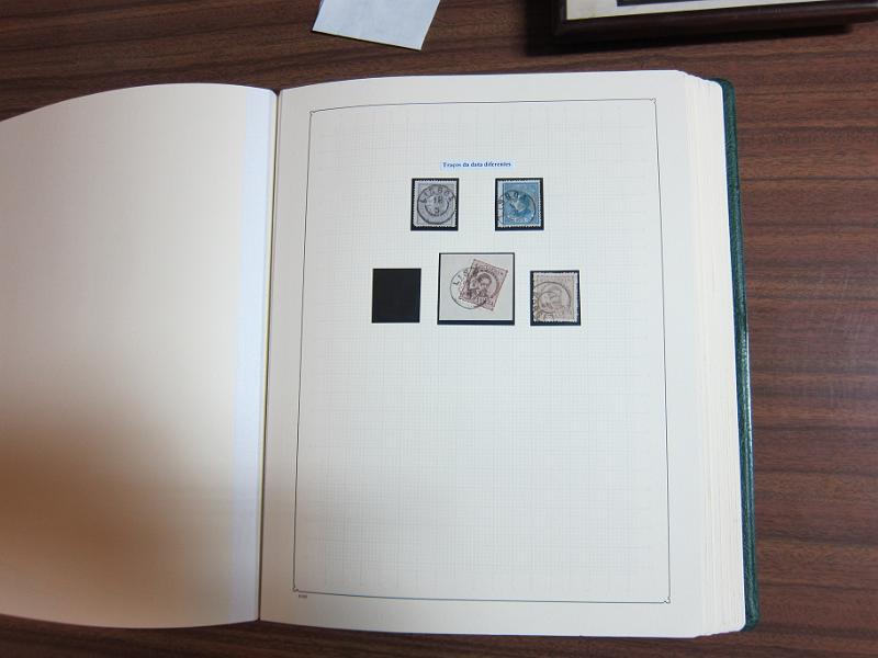0018 (35).JPG -     Lote:    18      Marcofilia      Lotes Especiais       Descrição:         Portugal &mdash; Colecção especializada em dois álbuns com estudo especializado das marcas de duplo círculo e circulares de Lisboa, com selos de diversas emissões e cartas. Lote a ver.        Lote       Valor Base:     &euro; 1.000,00     Valor Venda:     Retirado     